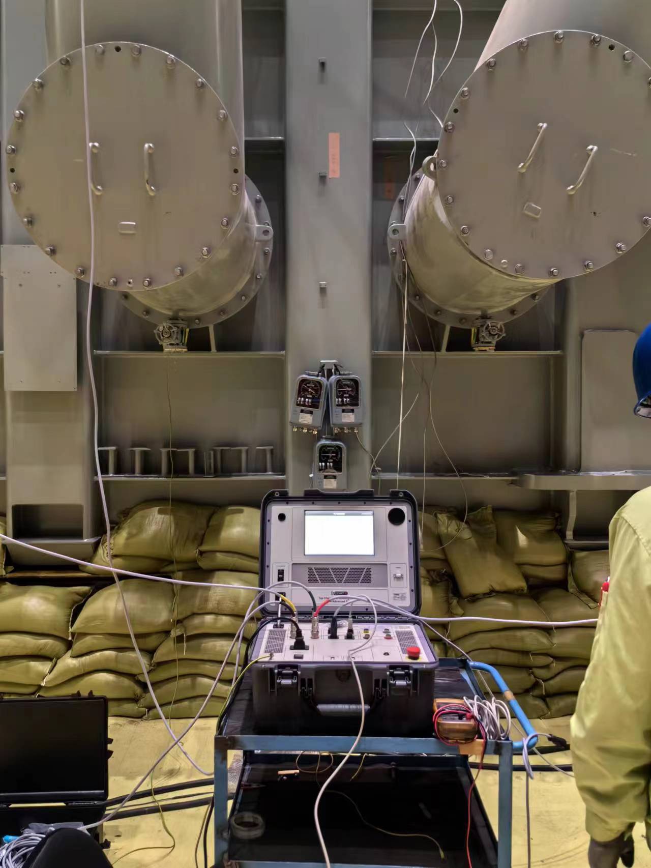 TWA500<a href='http://www.swschina.com/Cpzx/bianyaqiceshiyi/dvpowertrt.html'>三相變壓器</a>有載分接開關測試儀