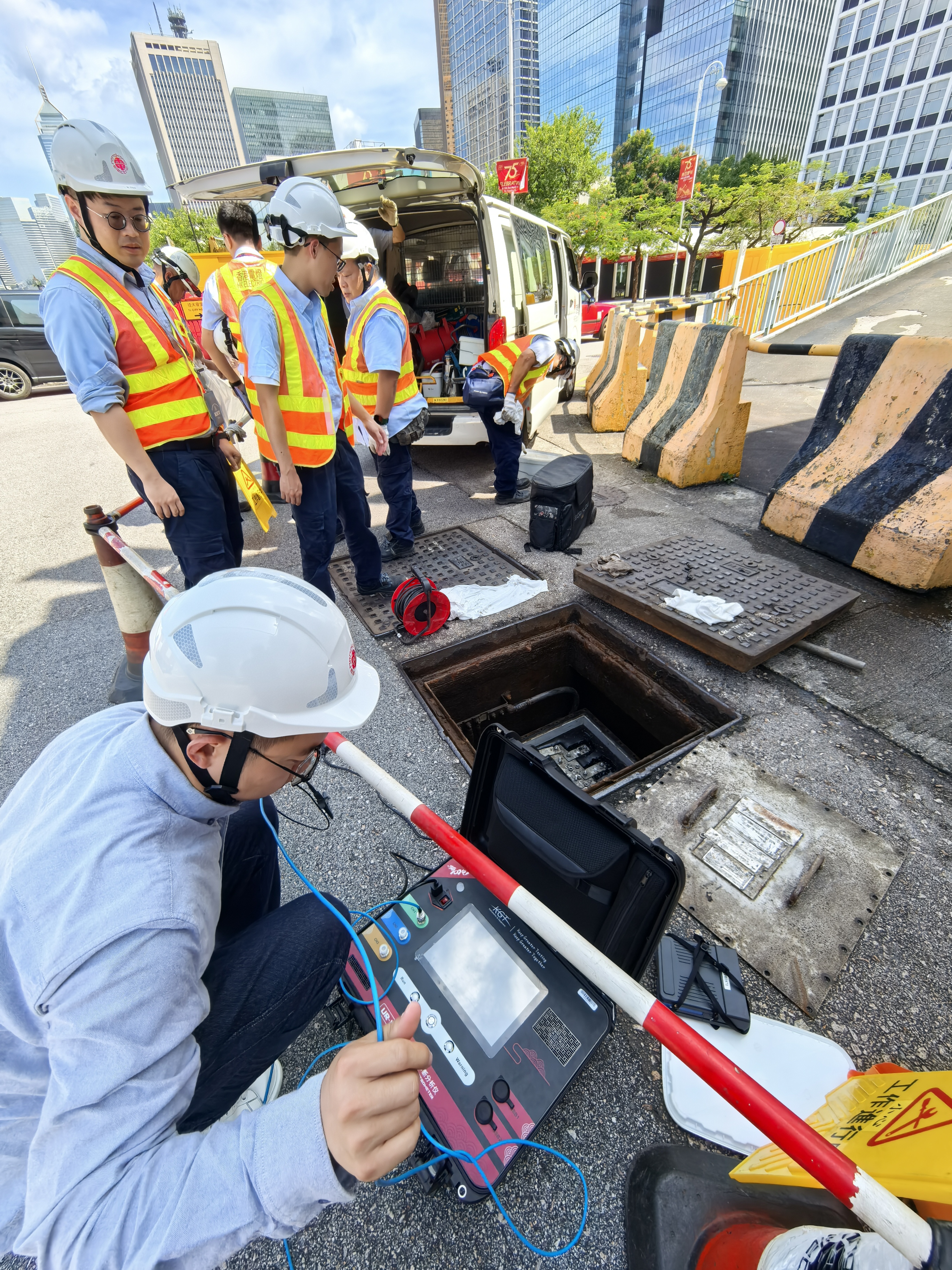 UR-15<a href='http://www.swschina.com/Ppzq/ersted.html'>電纜故障定位儀</a>檢測現場